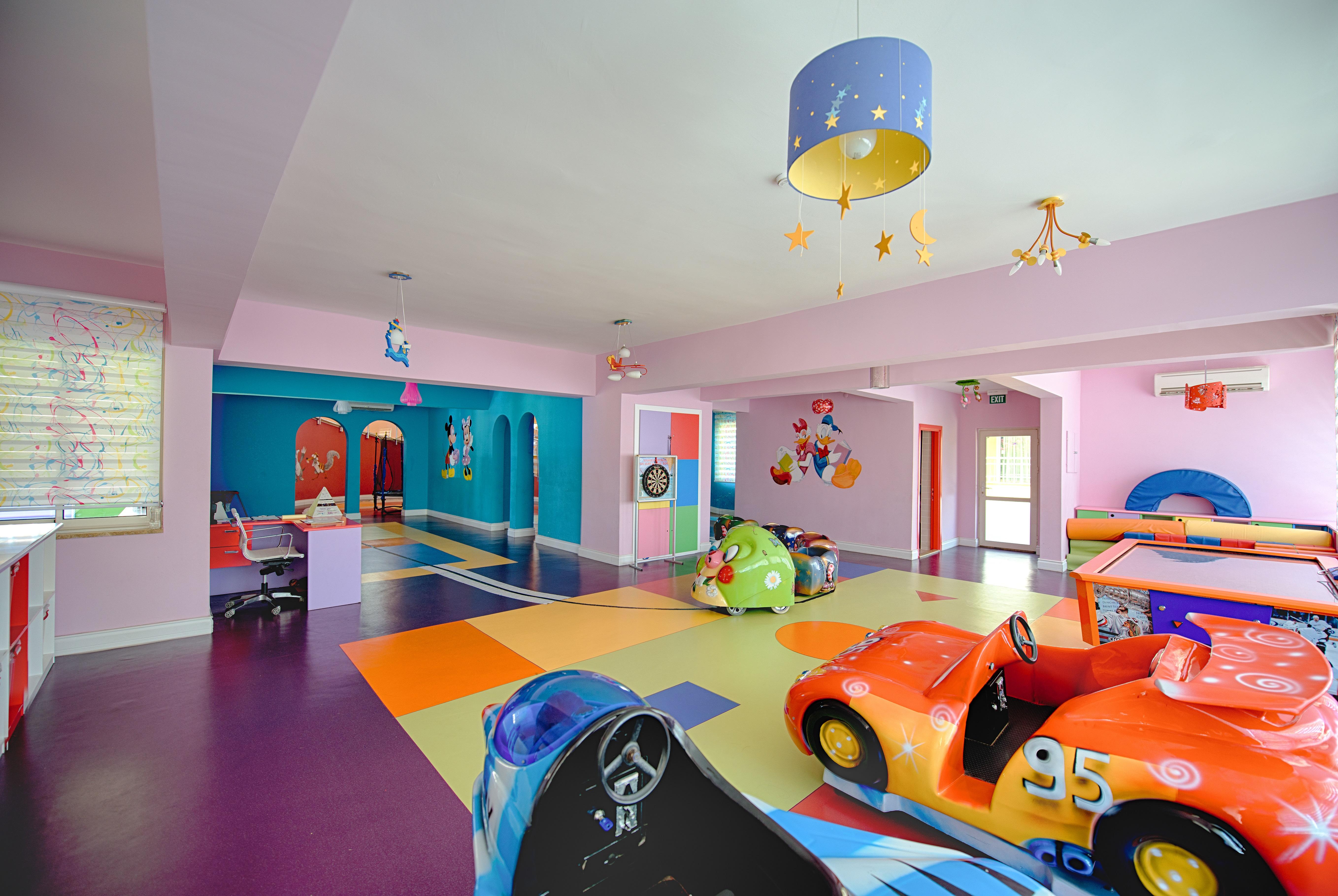 Sentido Kamelya Fulya Hotel & Aqua Colakli Εξωτερικό φωτογραφία The interior of a typical KidZania location