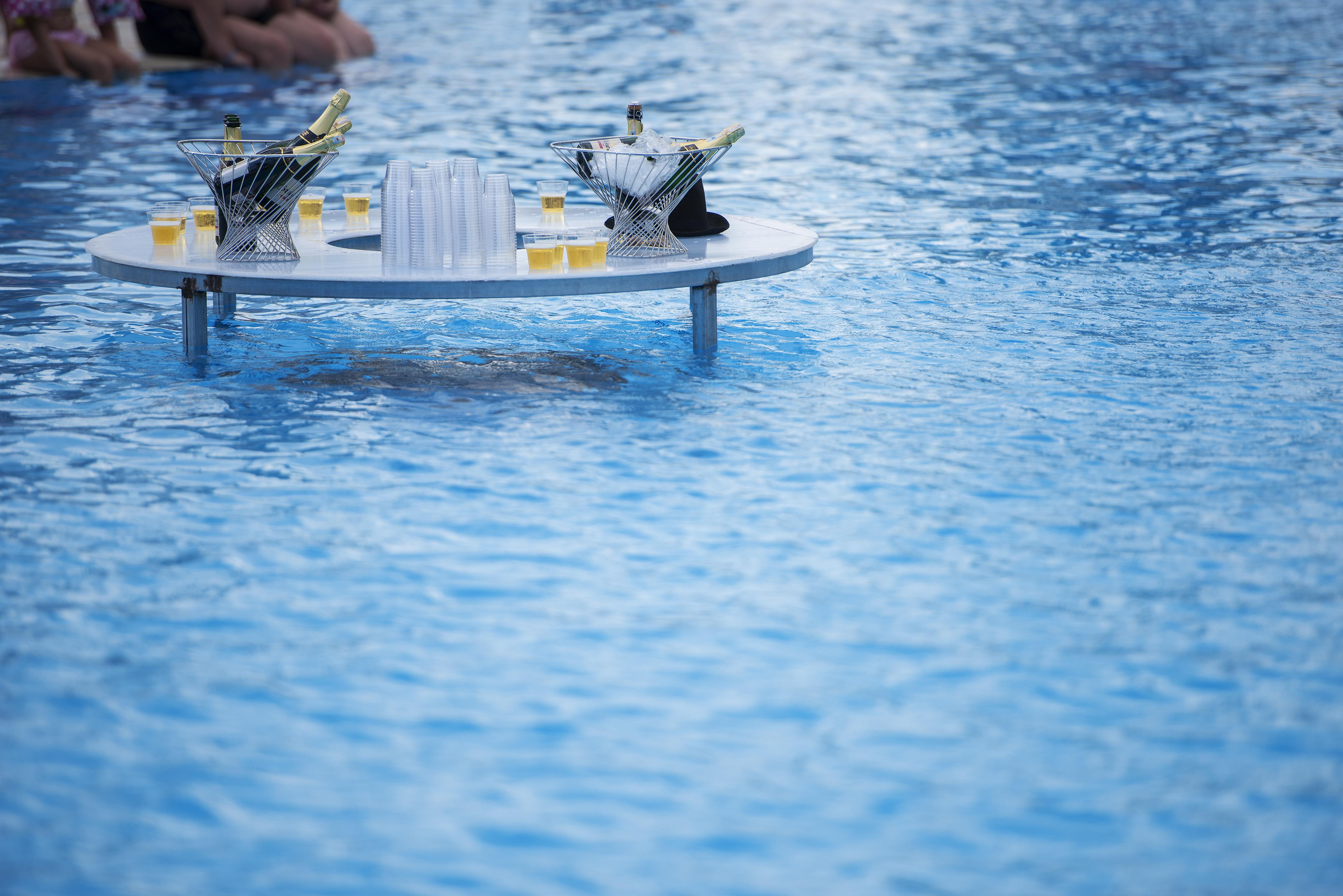 Sentido Kamelya Fulya Hotel & Aqua Colakli Εξωτερικό φωτογραφία A floating pool table