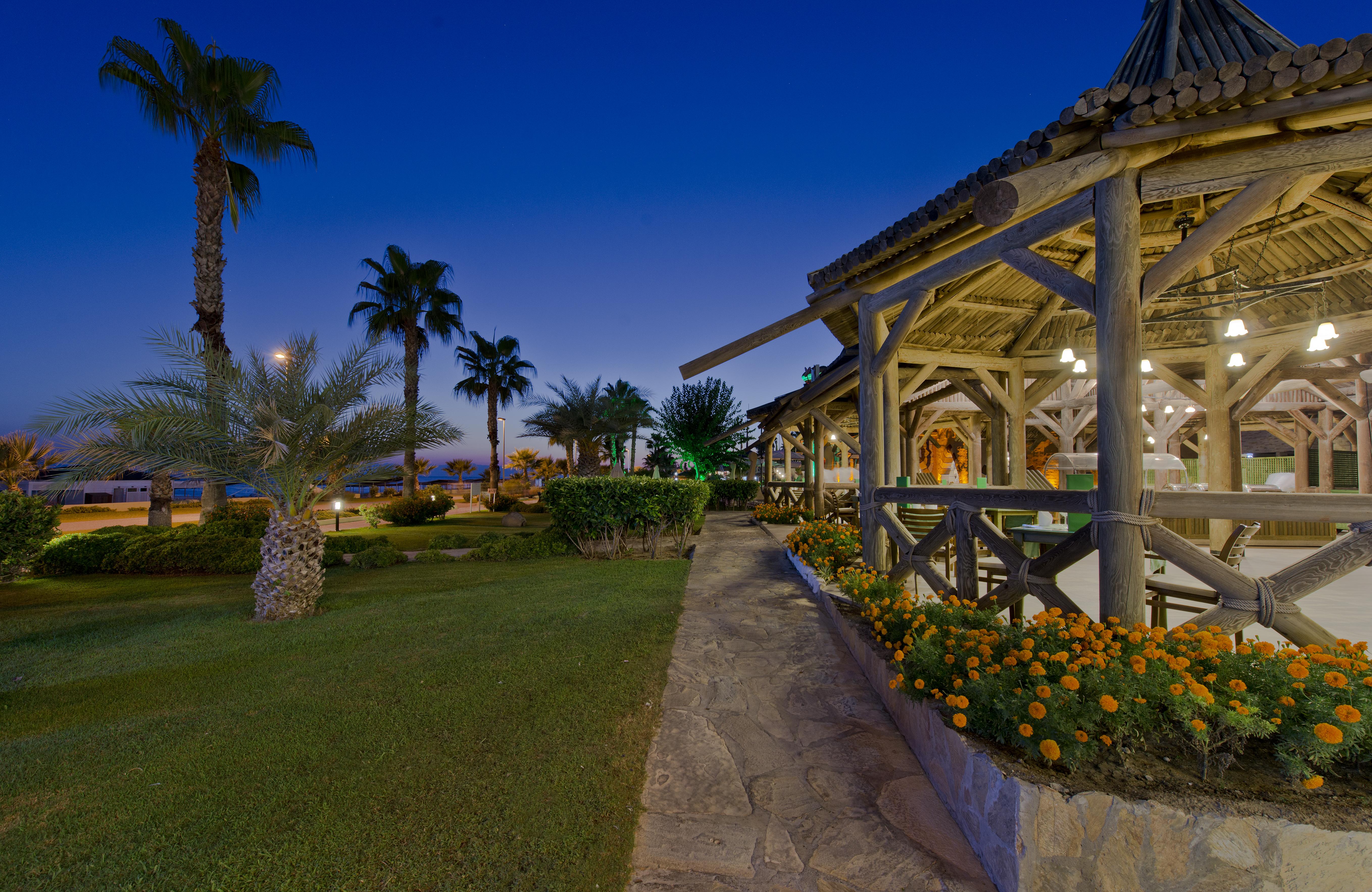 Sentido Kamelya Fulya Hotel & Aqua Colakli Εξωτερικό φωτογραφία The resort at night